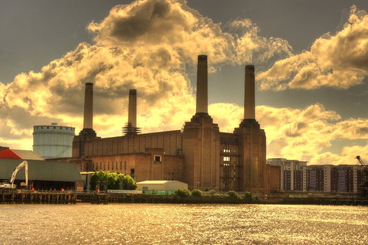 Battersea Power Station - copertina dell'abum  Animal dei Pink Floyd.jpg